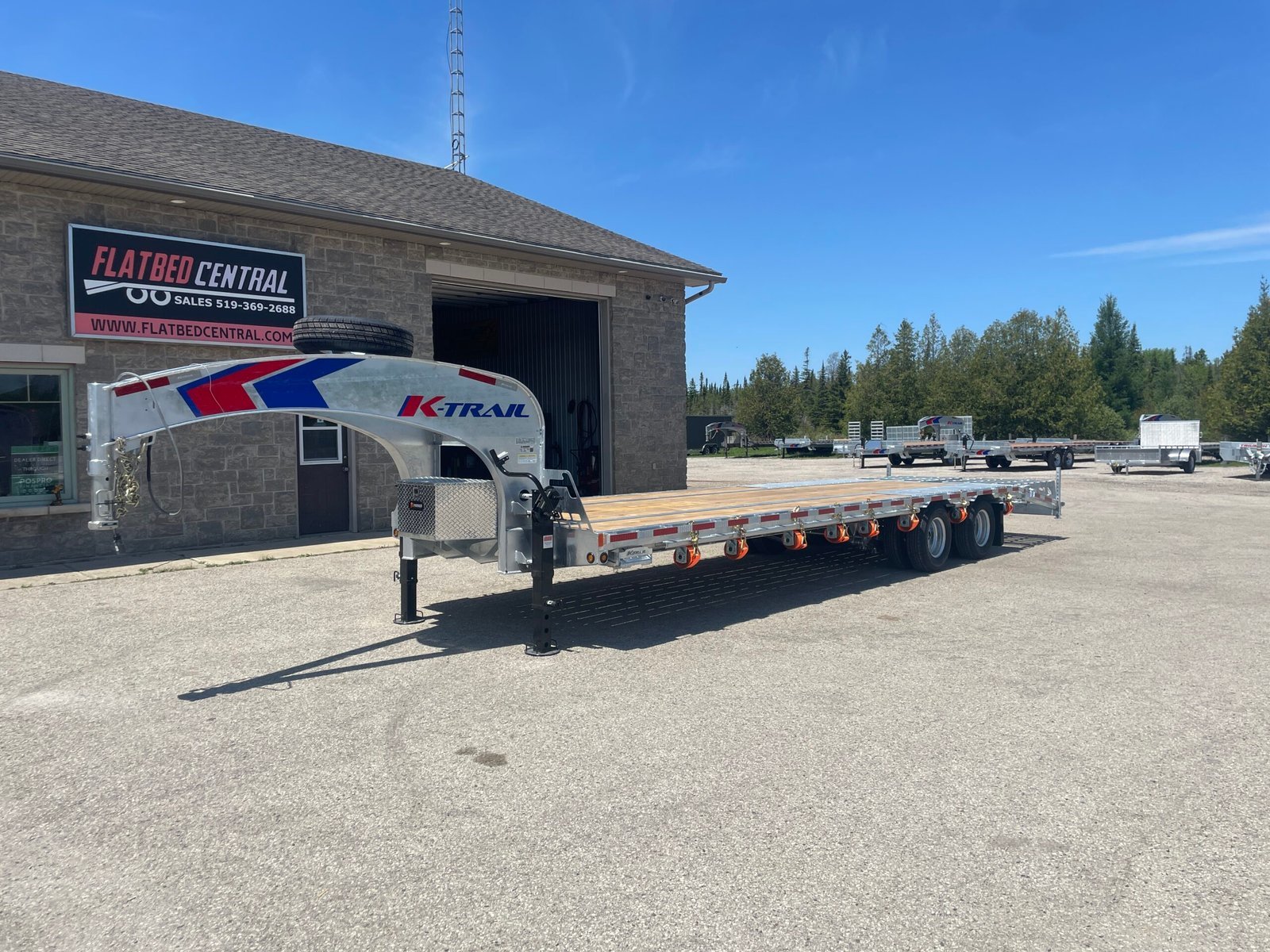 2026 K-Trail 102 in × 25+5 ft Gooseneck Flatbed 28,075 lb GVWR