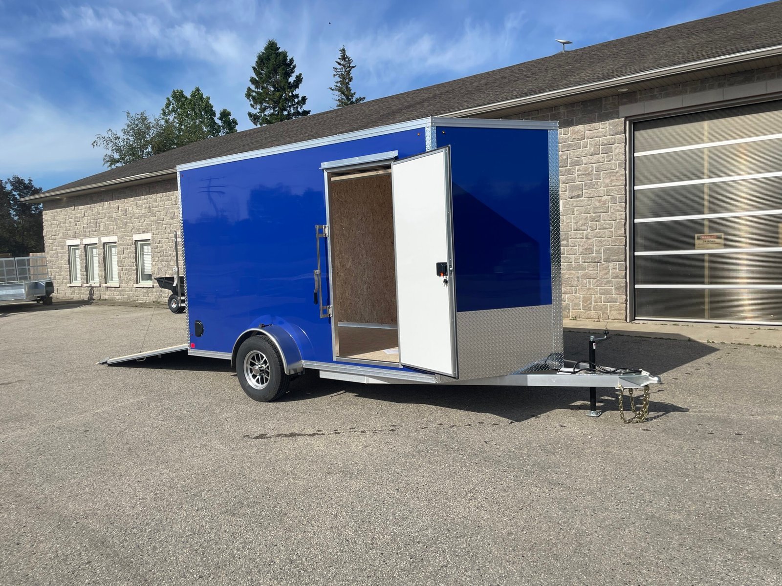 Aluminum 7ft Wide Enclosed 5,200lb