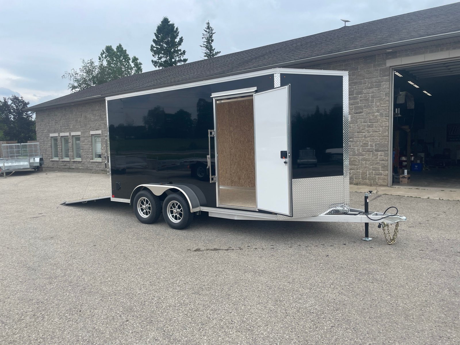 Aluminum 7ft Wide Enclosed 7,000lb