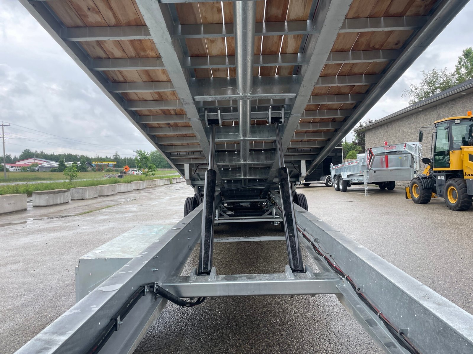One-Sixteen Galvanized 40ft Gooseneck Tilt Trailer 36,000lb — photo 5