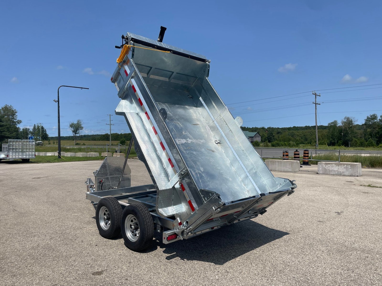 One-Sixteen 6x10ft Dump Trailer 10,420lb — photo 7
