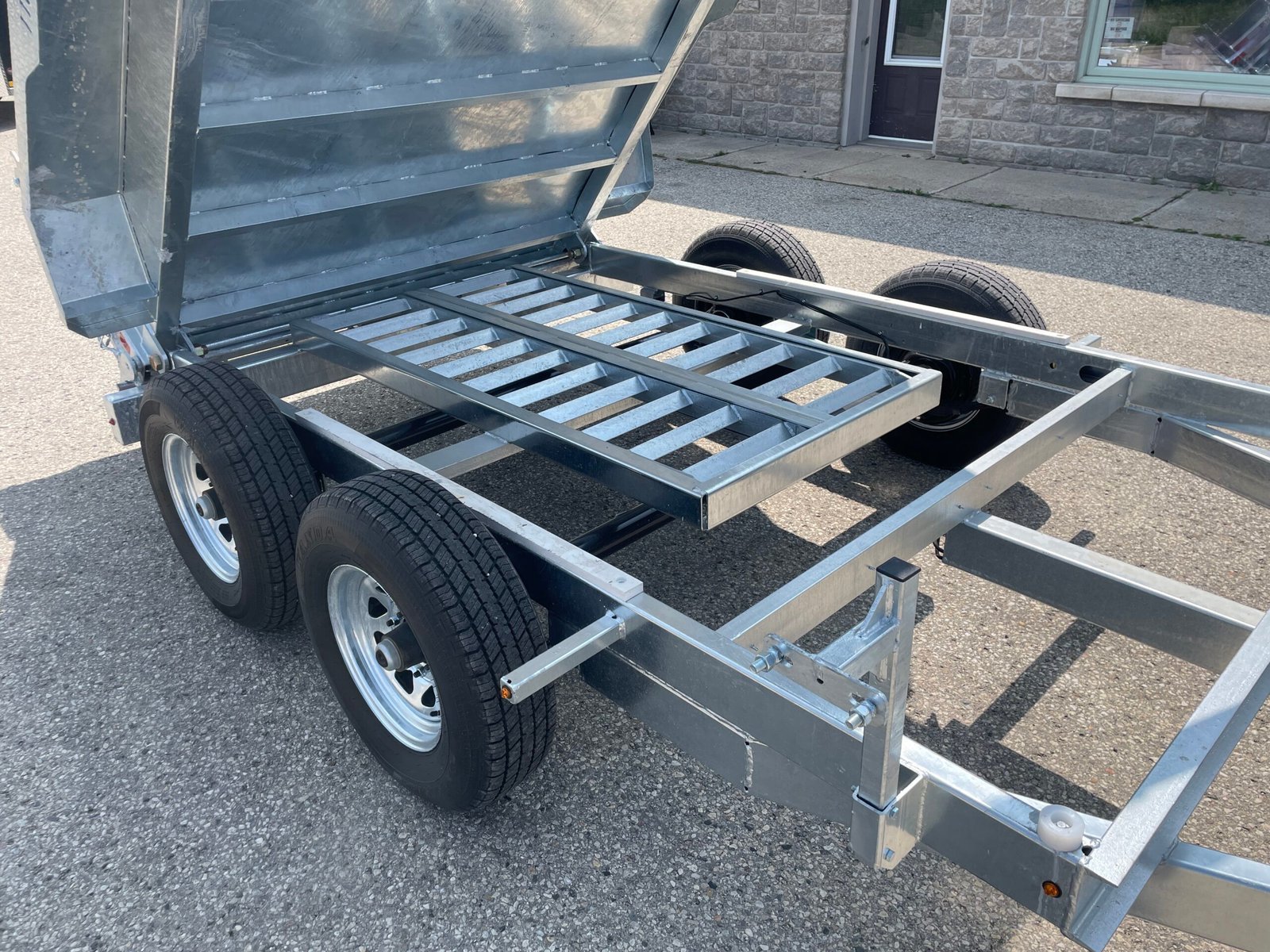 One-Sixteen 6x10ft Dump Trailer 10,420lb — photo 9