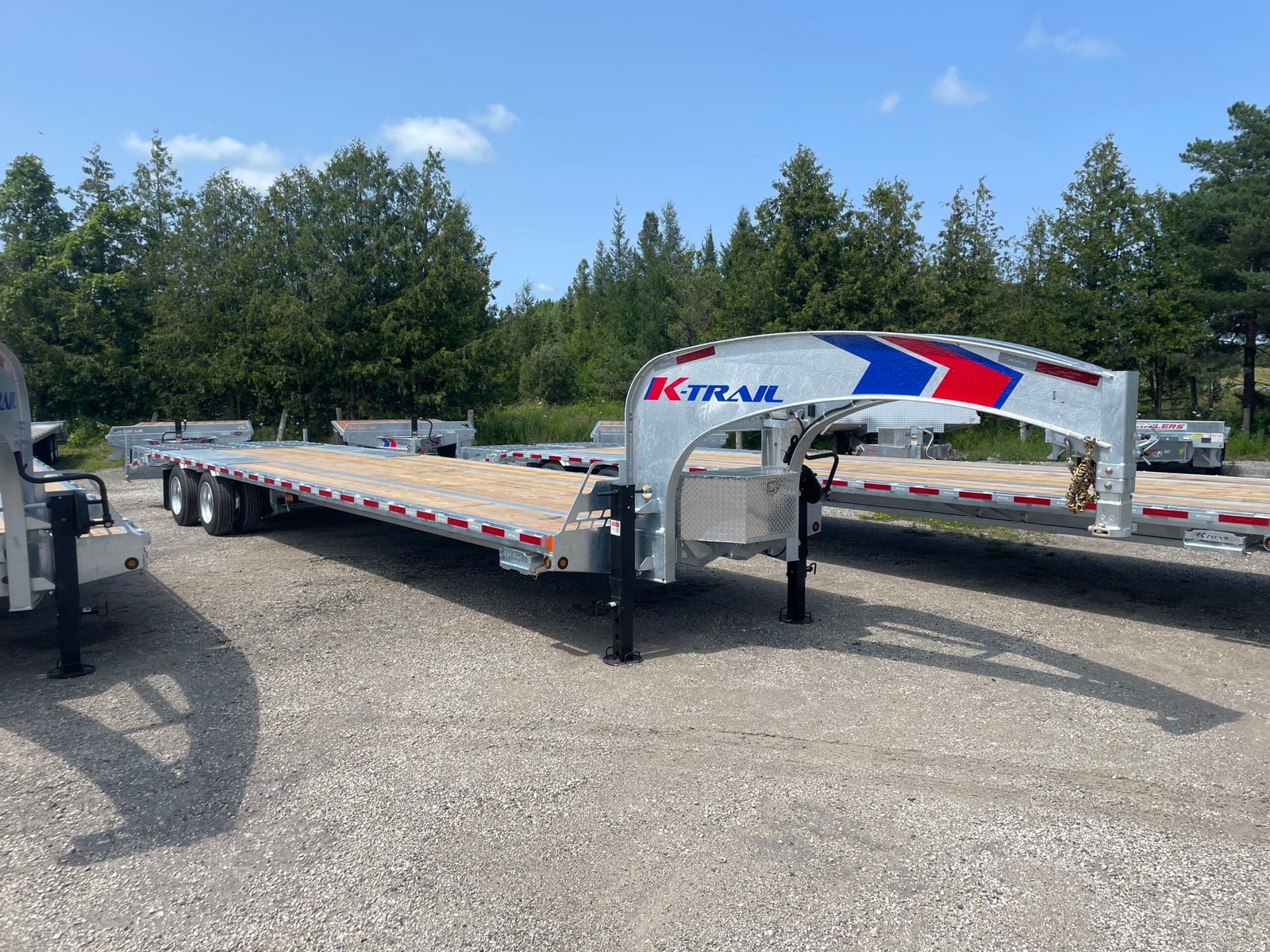 2027 K-Trail 102 in × 30+5 ft Gooseneck Flatbed 40,000 lb GVWR