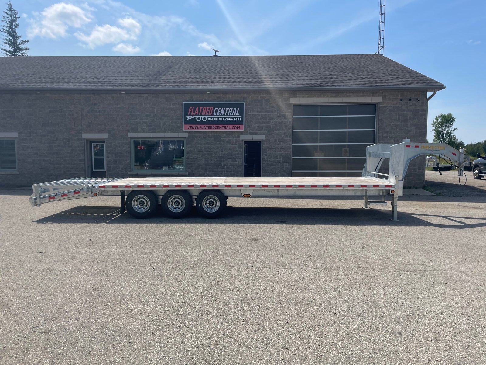 2027 One-Sixteen 102 in × 24+5 ft Gooseneck Flatbed 25,000 lb GVWR