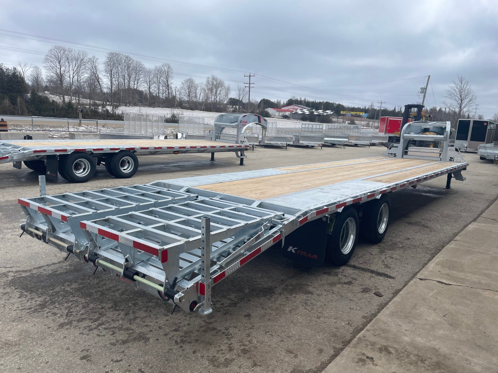 2027 K-Trail 102 in × 30+5 ft Gooseneck Flatbed 40,000 lb GVWR — photo 9