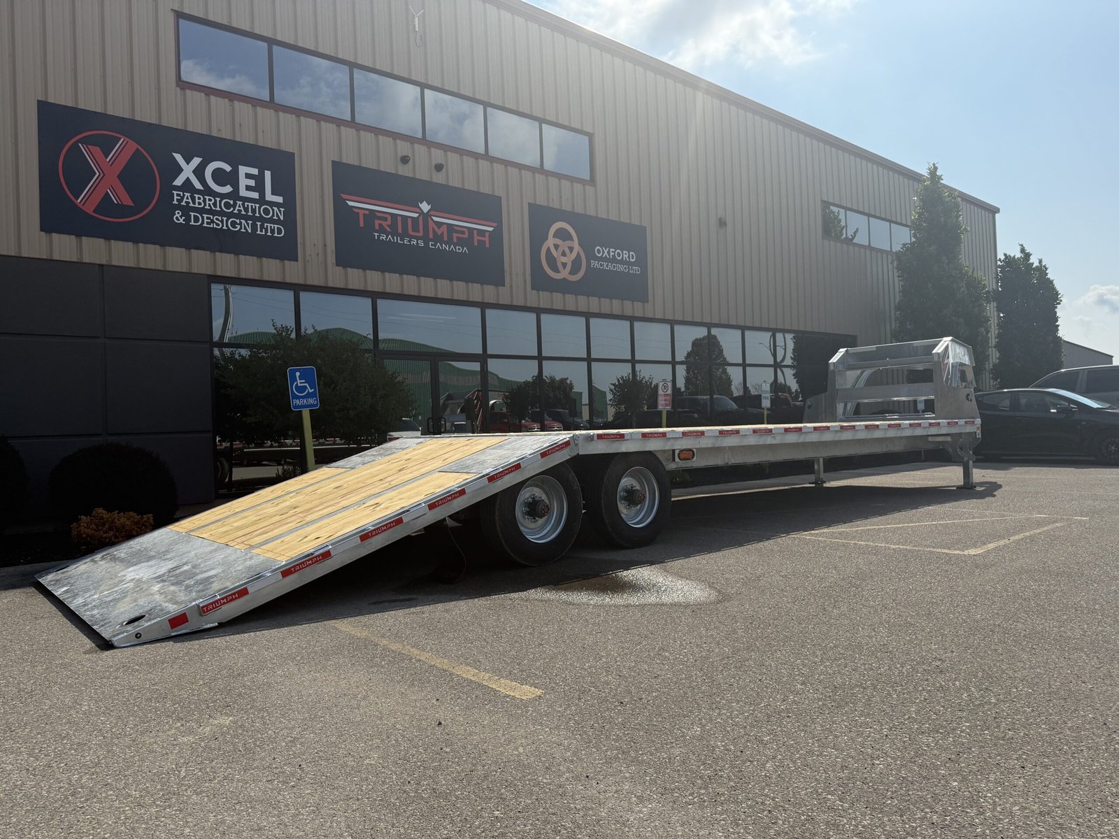 Triumph Gooseneck 35ft Hydraulic Dovetail — photo 3
