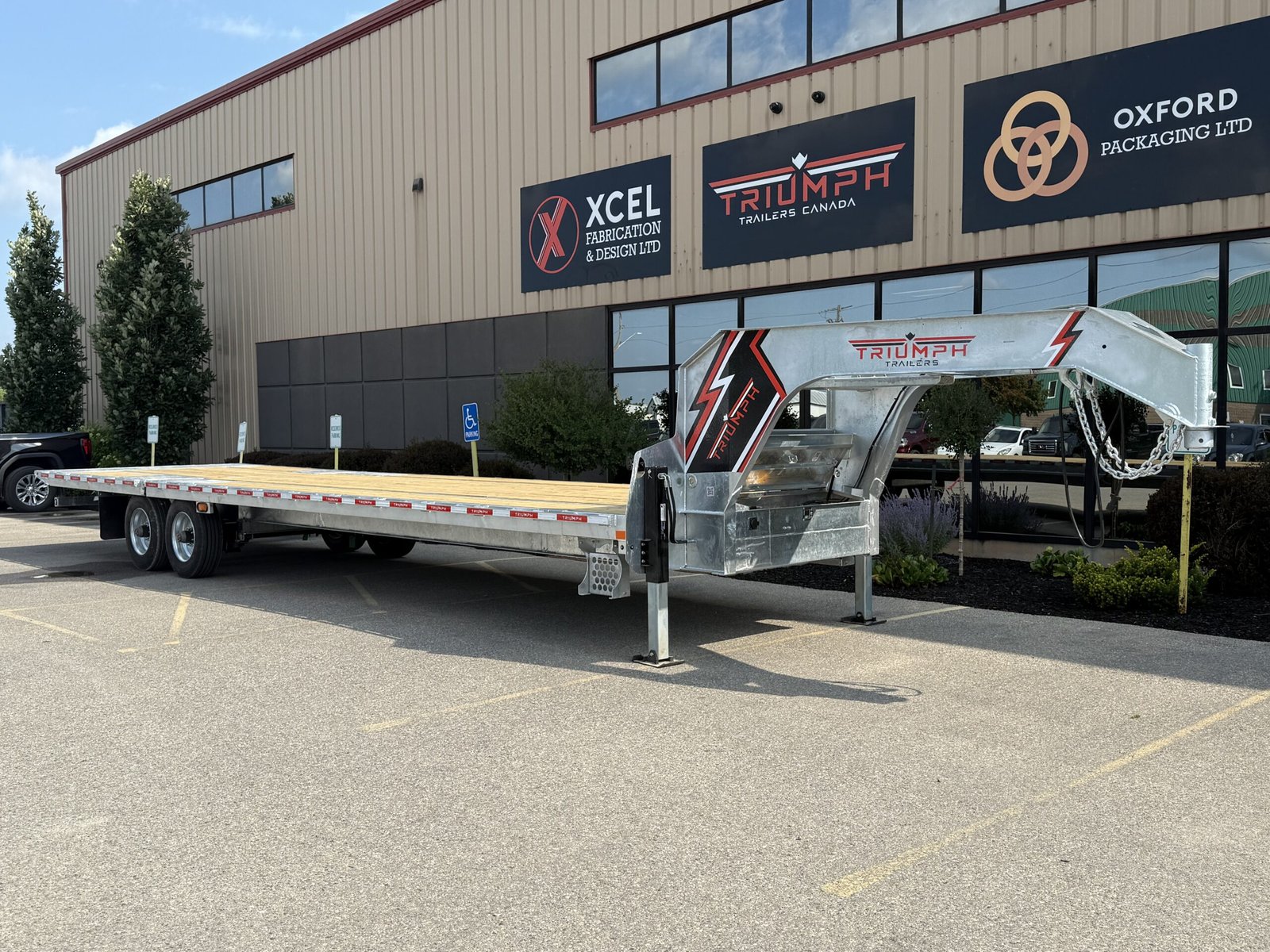 Triumph Gooseneck 35ft Hydraulic Dovetail — photo 1