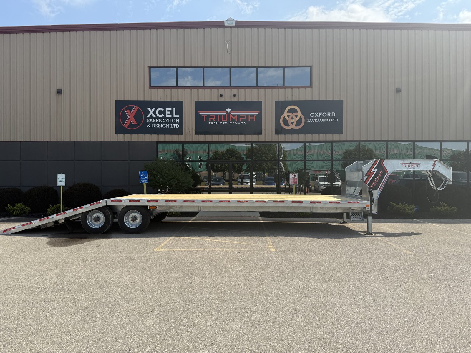 Triumph Gooseneck 35ft Hydraulic Dovetail — photo 2